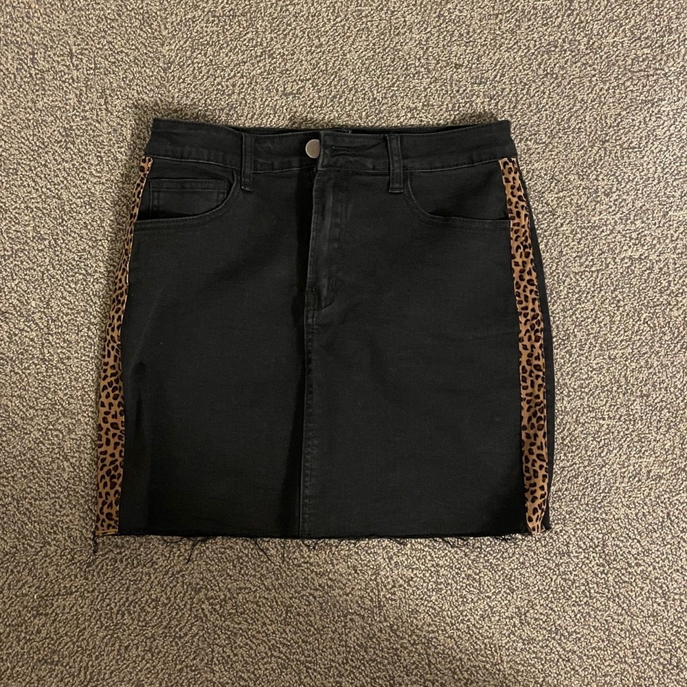 Forever 21 black denim skirt with cheetah